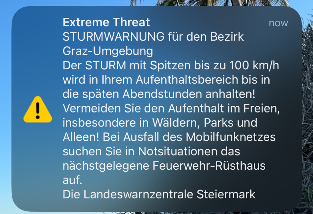 Screenshot of an alert in German warning about an intense storm with up to 100km/h gusts, recommending staying indoors