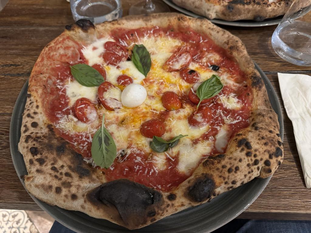 Absolutely incredible pizza napoletana