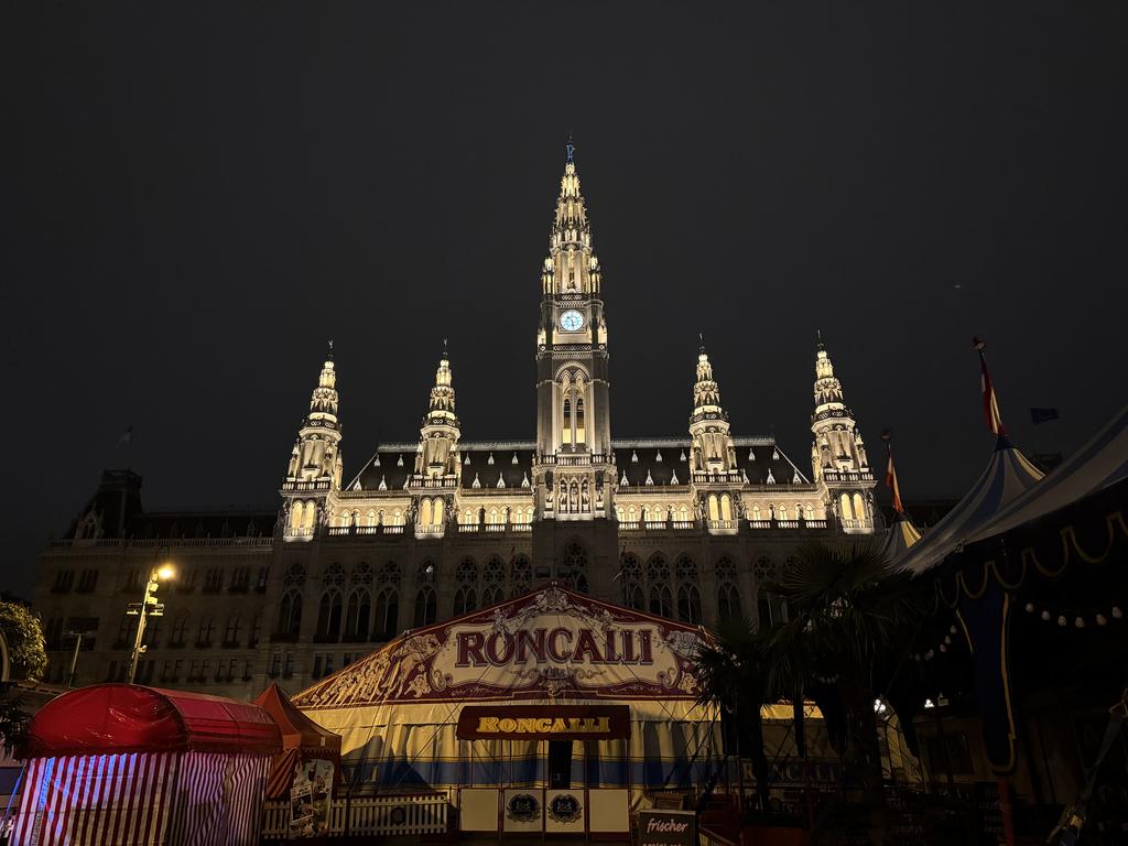 Wiener Rathaus - view from Rathauspark