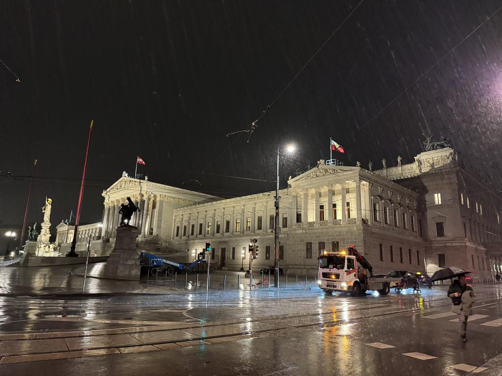 Parlamentsgebäude in heavy rain